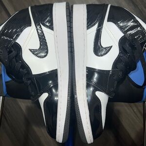 Air Jordan 1 Mid SE black and white patent leather boys shoe